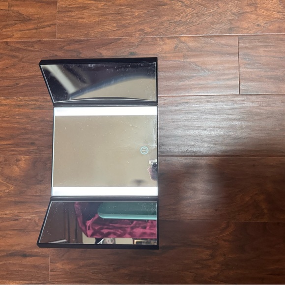 Fold up makeup mirror really cool!! 🤗🩷🎉 - Picture 5 of 8